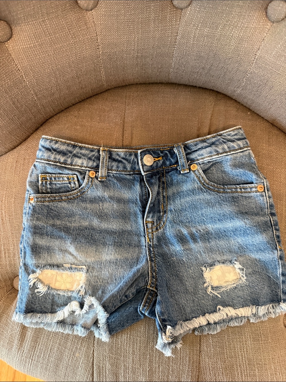 Cat and Jack Distressed GirlsDenim Shorts - Light Blue. Size 8